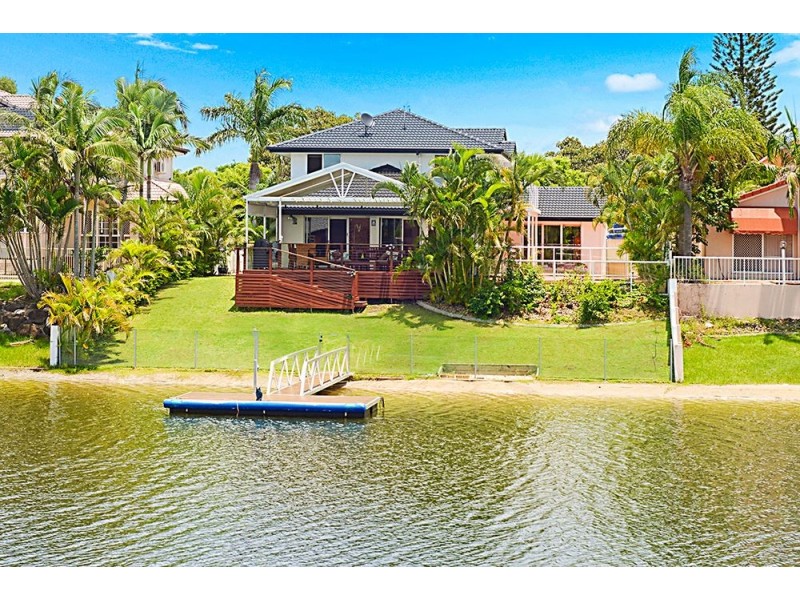8 Wollundry Place, Mermaid Waters QLD 4218