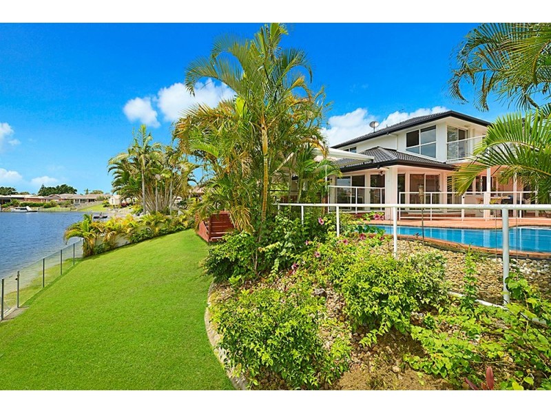 8 Wollundry Place, Mermaid Waters QLD 4218