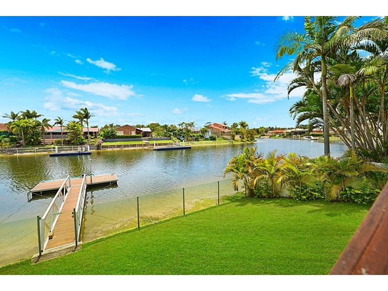 8 Wollundry Place, Mermaid Waters QLD 4218