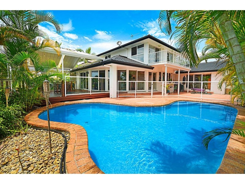8 Wollundry Place, Mermaid Waters QLD 4218