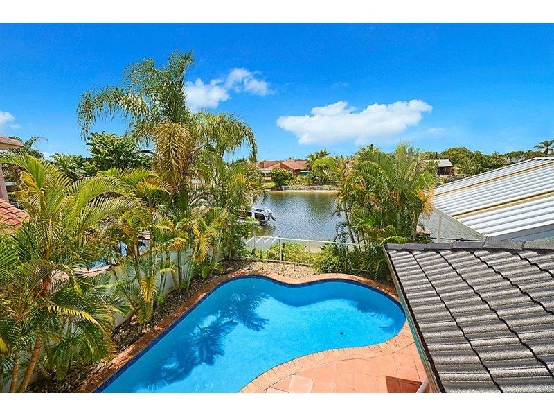 8 Wollundry Place, Mermaid Waters QLD 4218