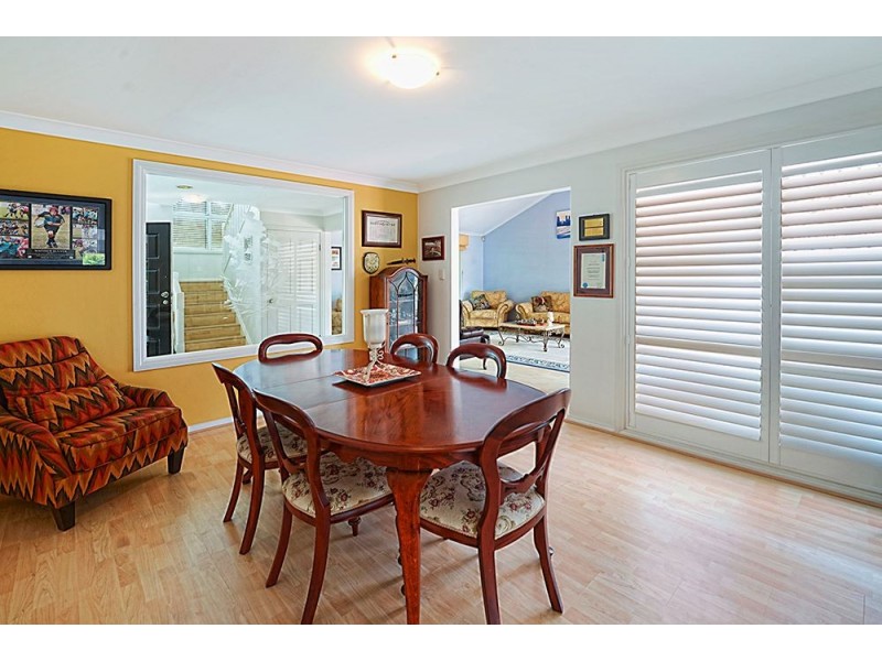 8 Wollundry Place, Mermaid Waters QLD 4218