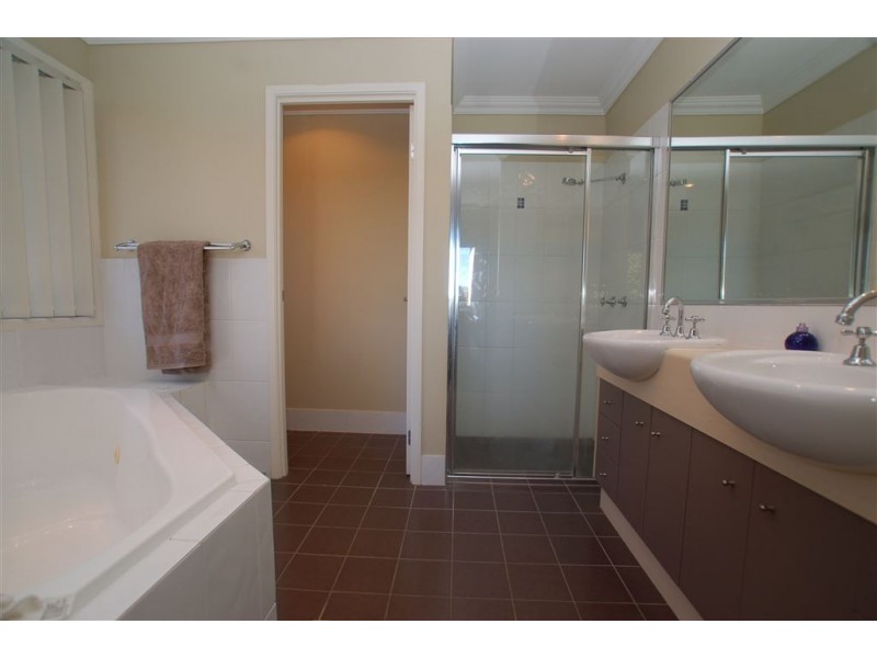 4/6 Comore Drive, Varsity Lakes QLD 4227