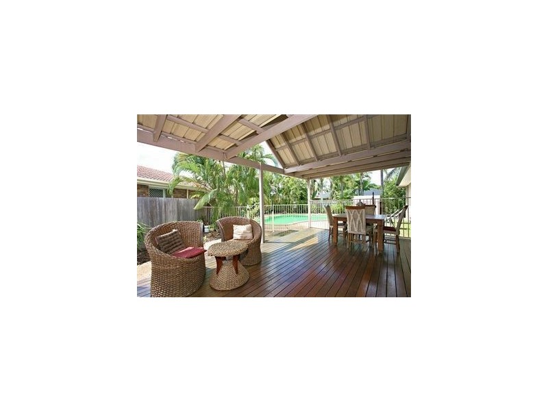 100 Waitomo Street, Broadbeach Waters QLD 4218