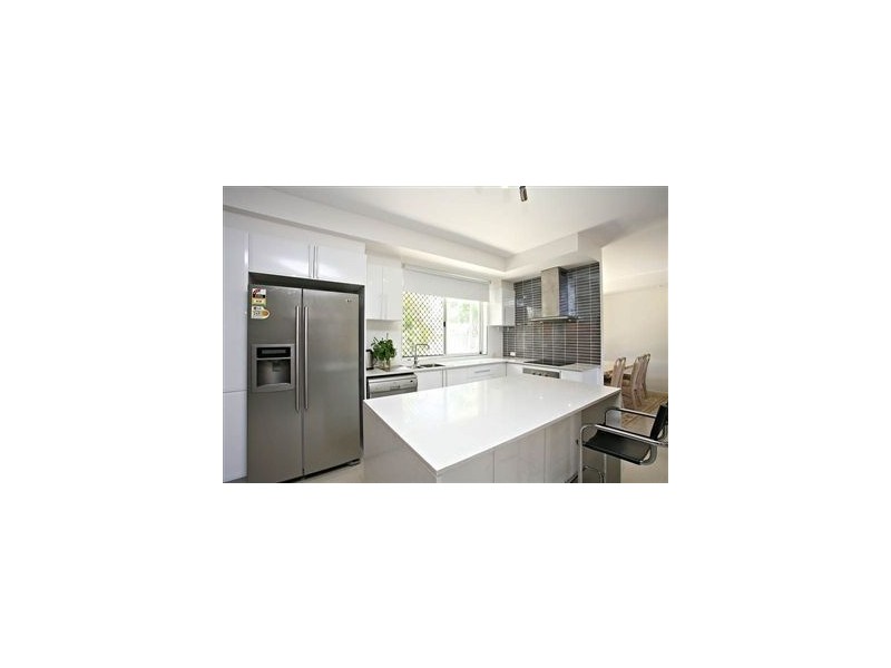 100 Waitomo Street, Broadbeach Waters QLD 4218