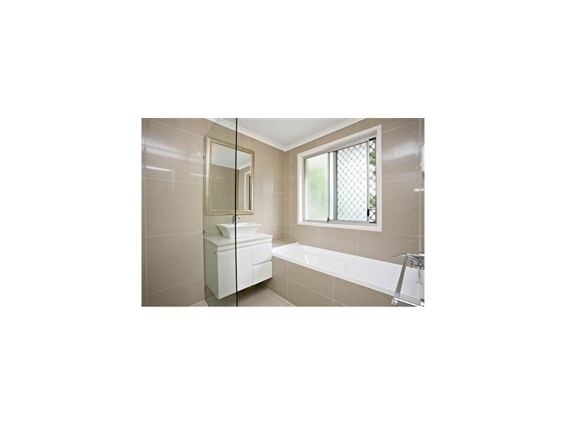 100 Waitomo Street, Broadbeach Waters QLD 4218