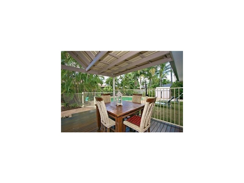 100 Waitomo Street, Broadbeach Waters QLD 4218