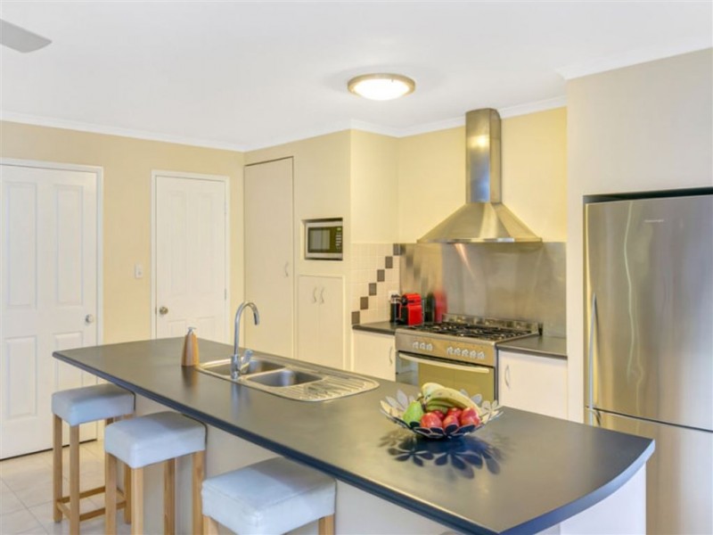 16 Zane Street, Molendinar QLD 4214