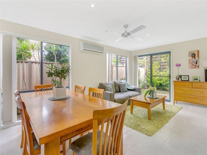 16 Zane Street, Molendinar QLD 4214
