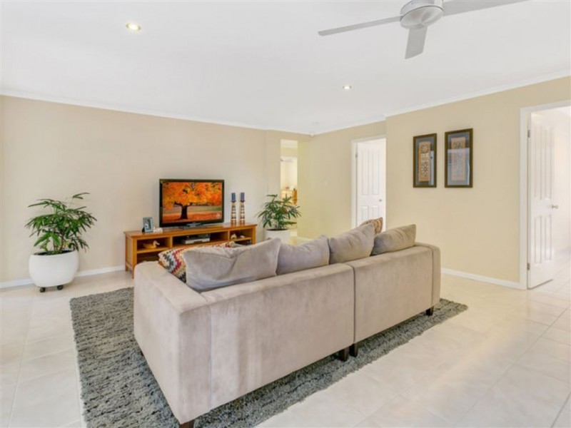 16 Zane Street, Molendinar QLD 4214
