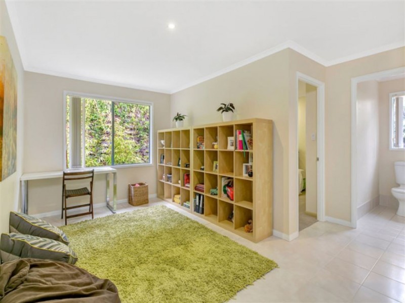 16 Zane Street, Molendinar QLD 4214