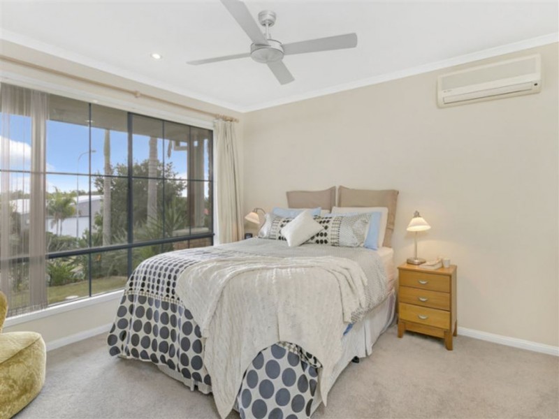 16 Zane Street, Molendinar QLD 4214