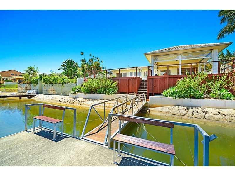 6 Bahia Court, Broadbeach Waters QLD 4218