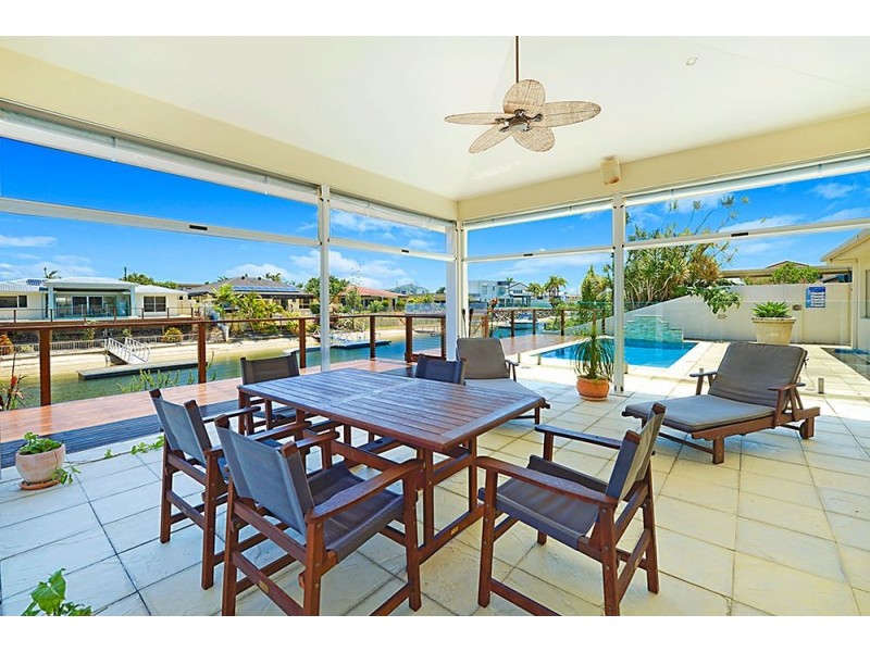 6 Bahia Court, Broadbeach Waters QLD 4218