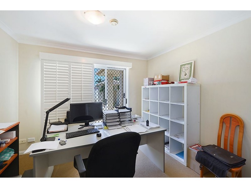 6 Bahia Court, Broadbeach Waters QLD 4218