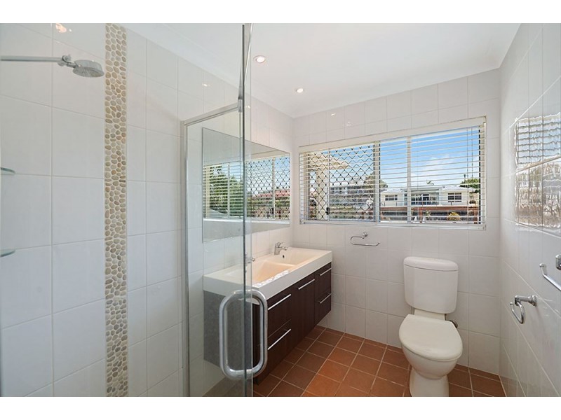 6 Bahia Court, Broadbeach Waters QLD 4218