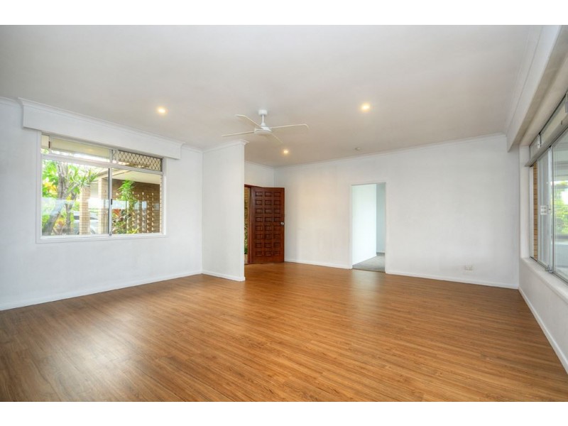 137 Monaco Street, Broadbeach Waters QLD 4218