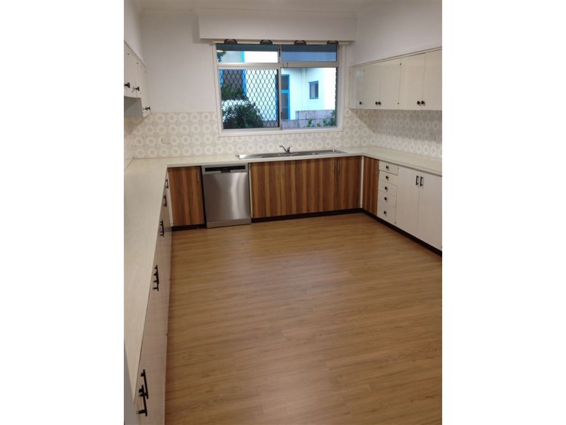 137 Monaco Street, Broadbeach Waters QLD 4218