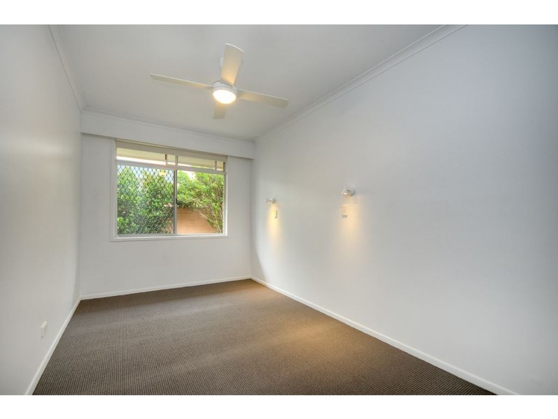 137 Monaco Street, Broadbeach Waters QLD 4218