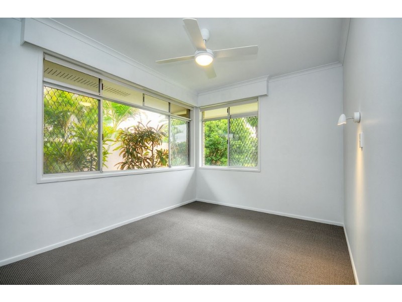 137 Monaco Street, Broadbeach Waters QLD 4218