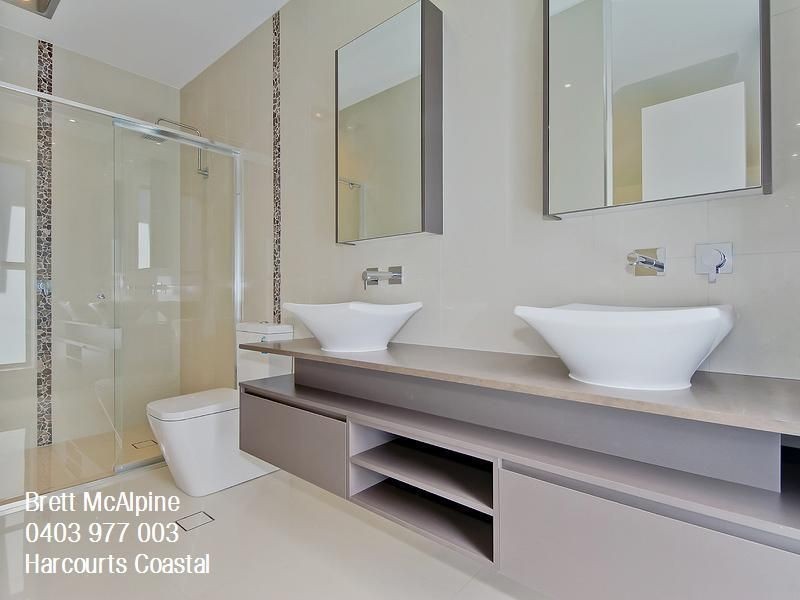 26 Boongala Rd, Broadbeach Waters QLD 4218