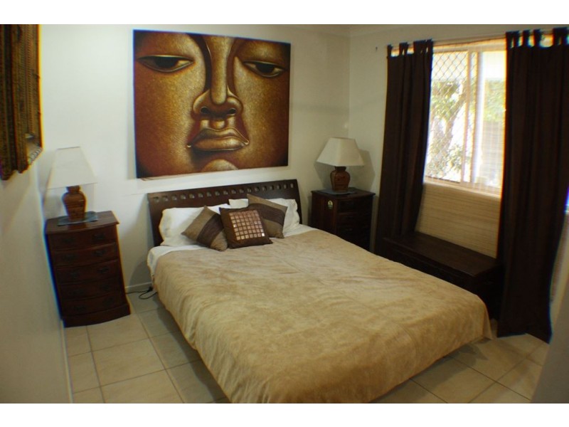 2 Saint Pauls Place, Isle Of Capri QLD 4217