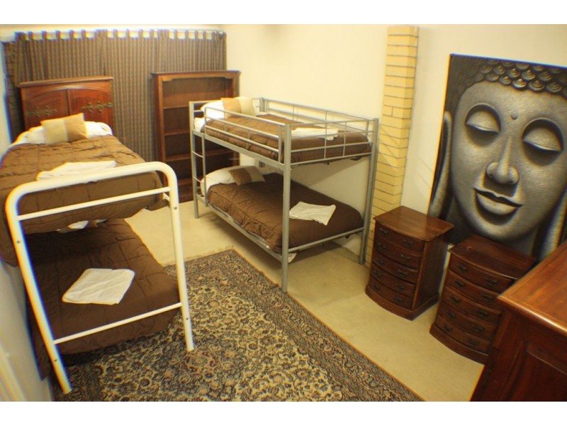 2 Saint Pauls Place, Isle Of Capri QLD 4217