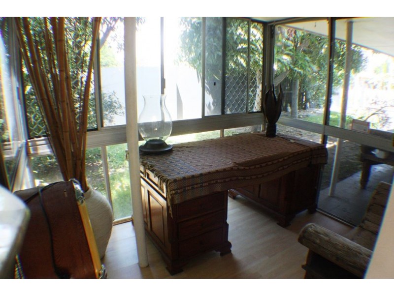 2 Saint Pauls Place, Isle Of Capri QLD 4217