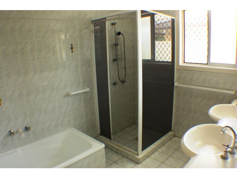 2 Saint Pauls Place, Isle Of Capri QLD 4217