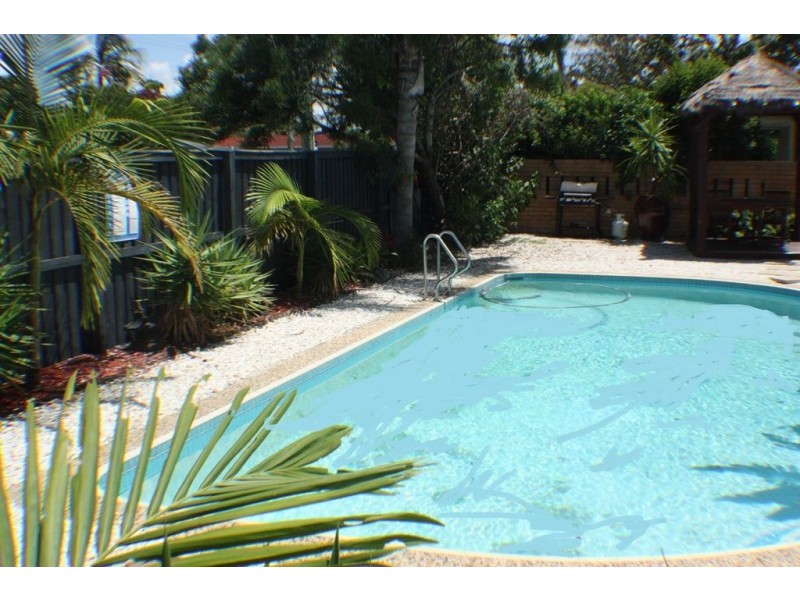 2 Saint Pauls Place, Isle Of Capri QLD 4217