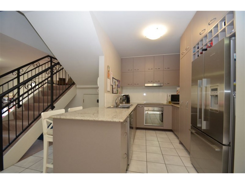 2/2-10 Geraldton Drive, Varsity Lakes QLD 4227