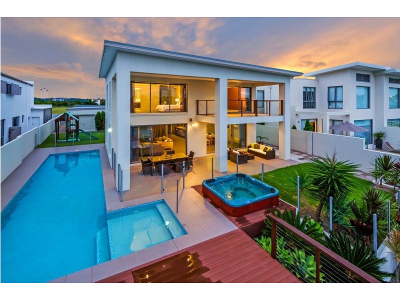 1 South Quay Drive, Biggera Waters QLD 4216