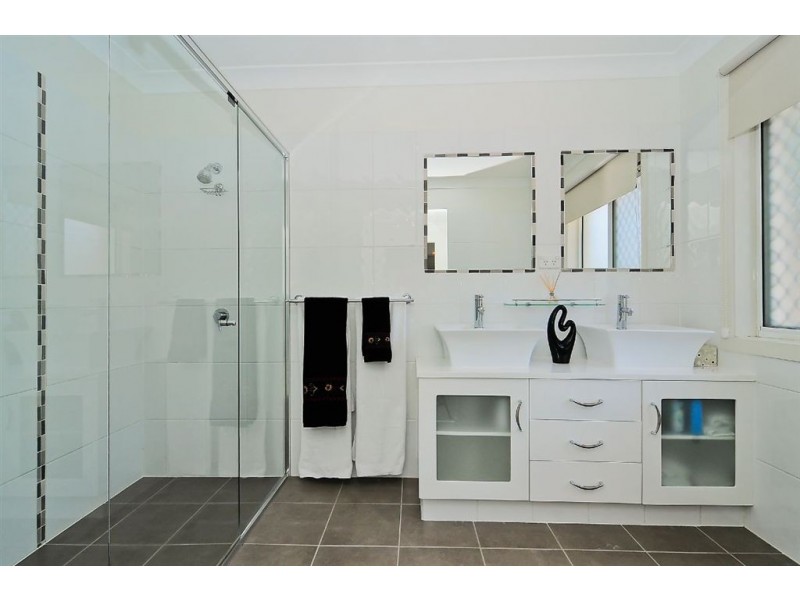 36 Matthew Flinders Drive, Hollywell QLD 4216