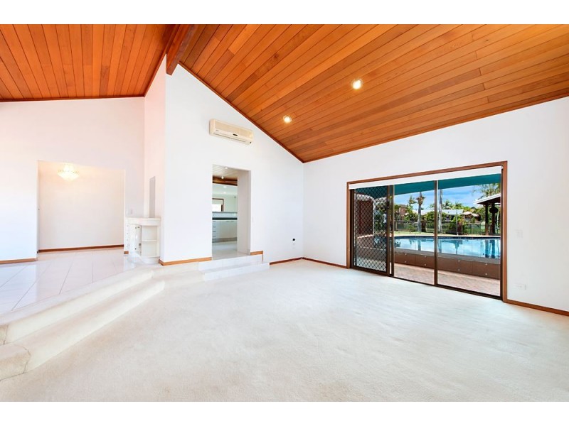 12 Clontarf Avenue, Sorrento QLD 4217