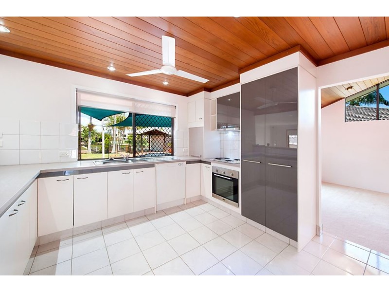 12 Clontarf Avenue, Sorrento QLD 4217