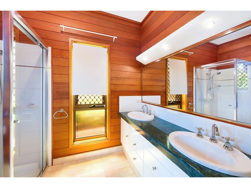 12 Clontarf Avenue, Sorrento QLD 4217