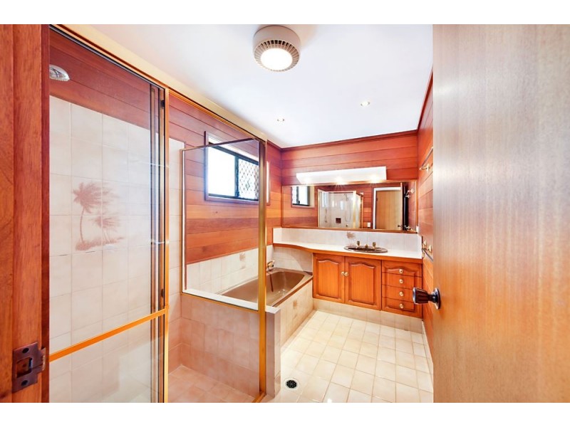 12 Clontarf Avenue, Sorrento QLD 4217