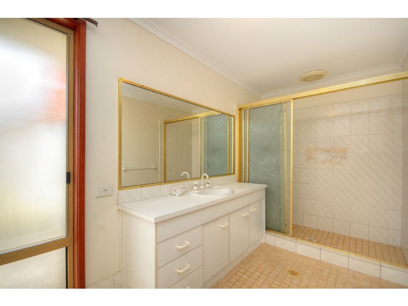 5 Coronet Crescent, Burleigh Waters QLD 4220