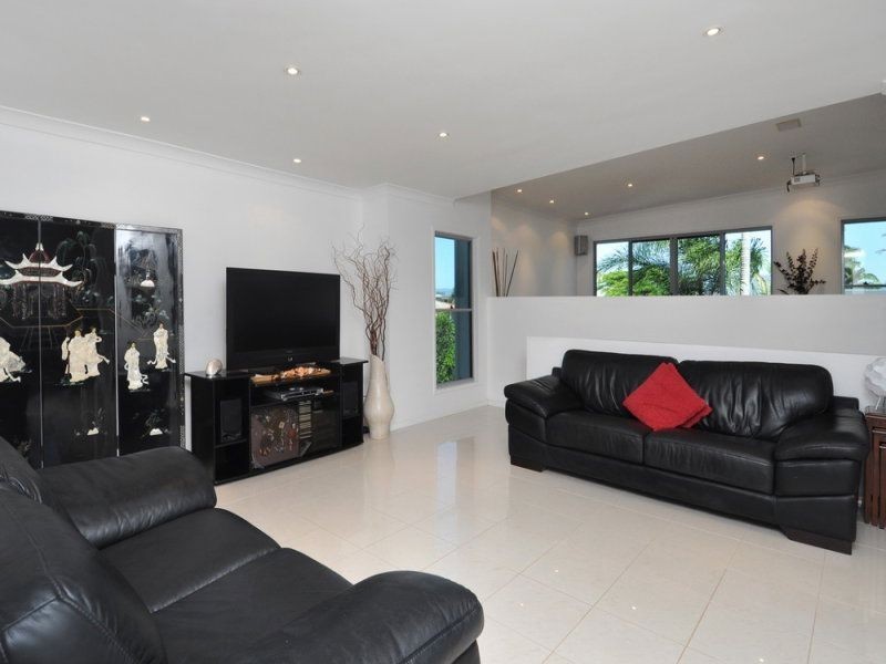 27 Sunshine Boulevard, Broadbeach Waters QLD 4218