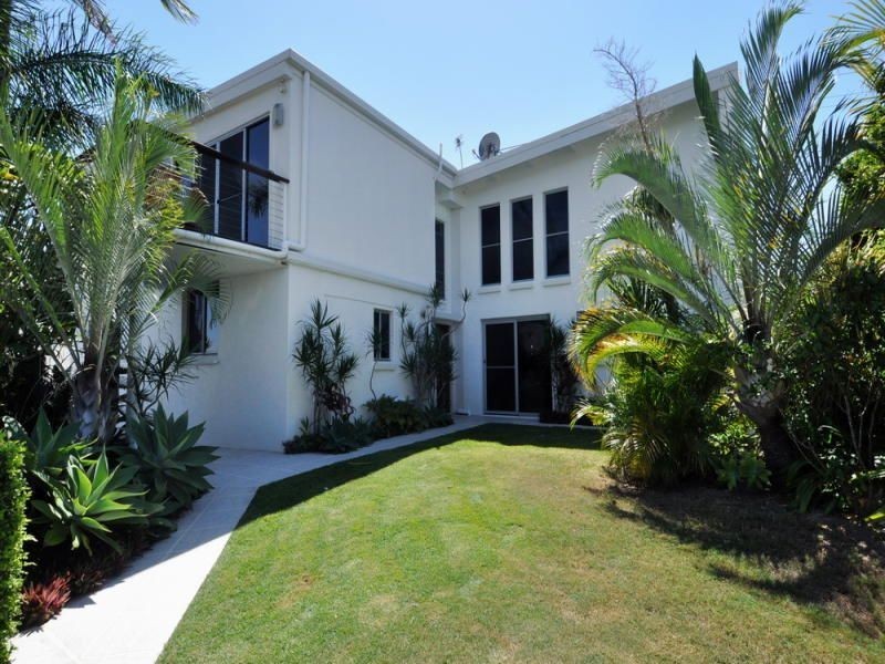 27 Sunshine Boulevard, Broadbeach Waters QLD 4218