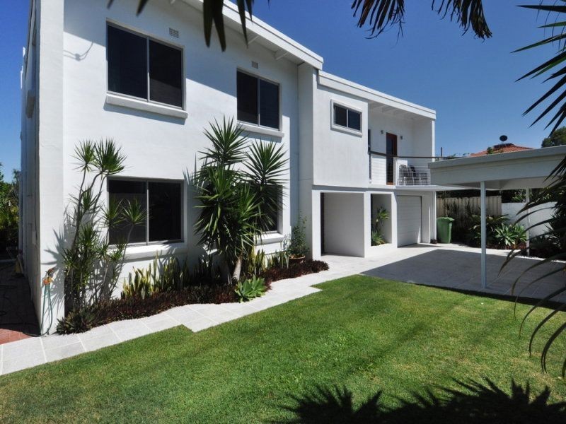 27 Sunshine Boulevard, Broadbeach Waters QLD 4218