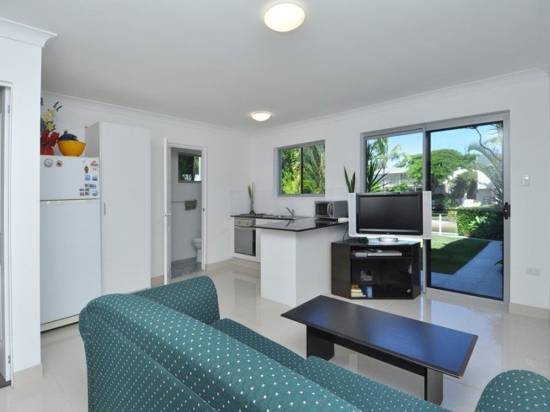 27 Sunshine Boulevard, Broadbeach Waters QLD 4218