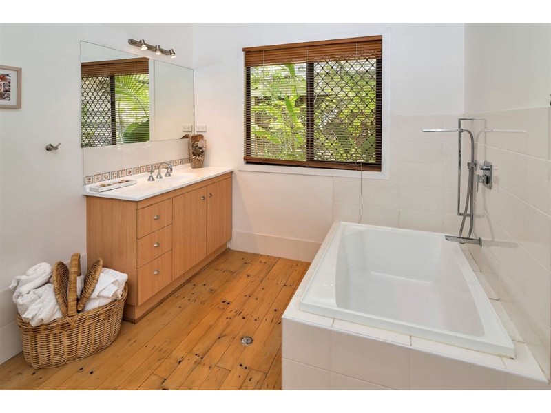 23 Hillview Parade, Ashmore QLD 4214