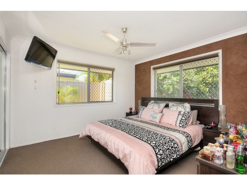 5 Chianti Avenue, Mermaid Waters QLD 4218