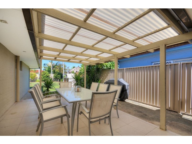 5 Chianti Avenue, Mermaid Waters QLD 4218