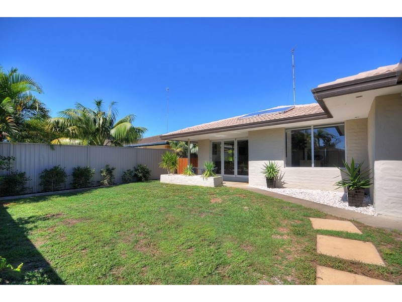 5 Chianti Avenue, Mermaid Waters QLD 4218