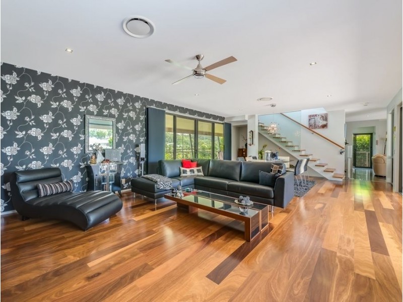 8-10 Kambah Place, Reedy Creek QLD 4227