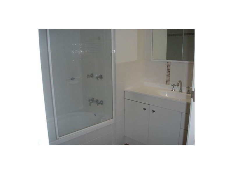 11/9 Jodie Court, Mermaid Waters QLD 4218