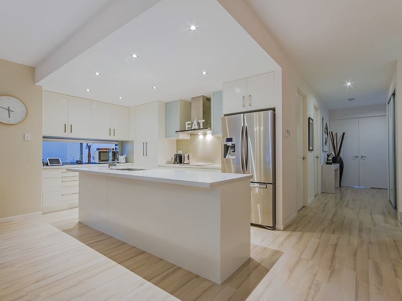 26 South Quay Drive, Biggera Waters QLD 4216