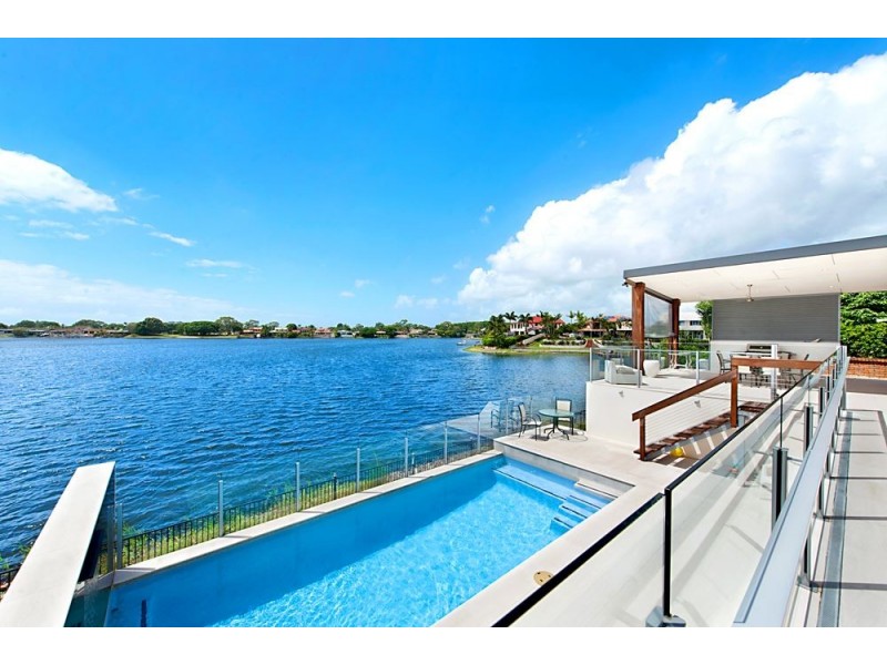 18 Compass Court, Mermaid Waters QLD 4218
